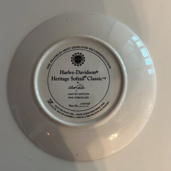 Harley Davidson Heritage Softail Classic 8 inch Limited Edition Plate - Picture 2 of 5